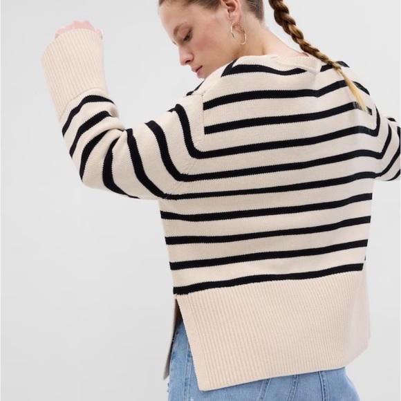 NWT Gap 24/7 Split-Hem Crewneck Sweater size M - Picture 2 of 9